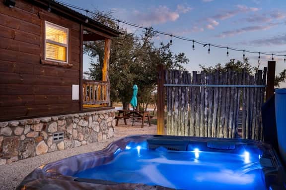 Rockin' R Ranch - 6 Cabins & Sleeps 14 - Image 3