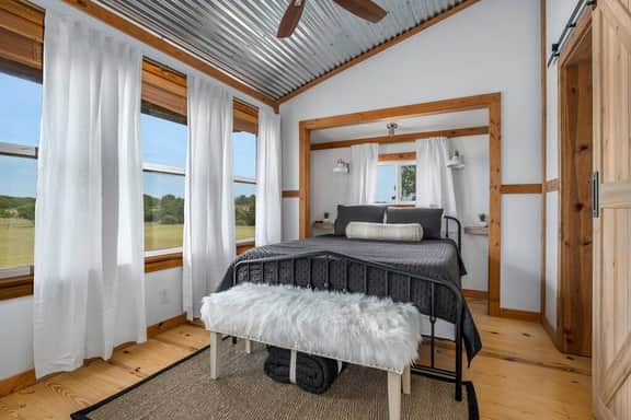 Hollmig Trio - Sleeps 18, Cowboy Pool & 3 Hot Tubs - Image 4