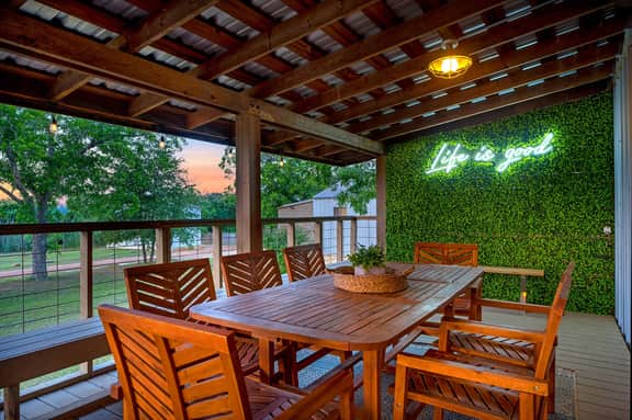 Hollmig Trio - Sleeps 18, Cowboy Pool & 3 Hot Tubs - Image 5