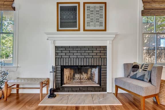 Ferien Haus - Hot Tub, Fire Pit & Walk to Main St - Image 3