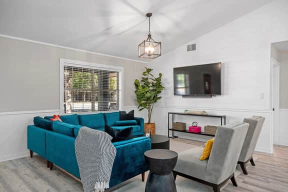 Fritztown's Finest - Hot Tub, Fire Pit & Sleeps 10 - Image 5
