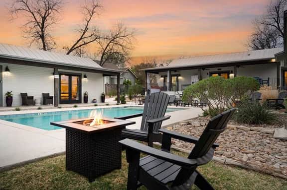 Miles Manor - Pool, 2 Hot Tubs & Walk to Main - Image 4