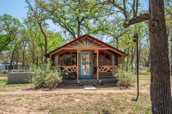 The Vineyards: Cabin 4 - Private Hot Tub & Shared Pool - Image 3