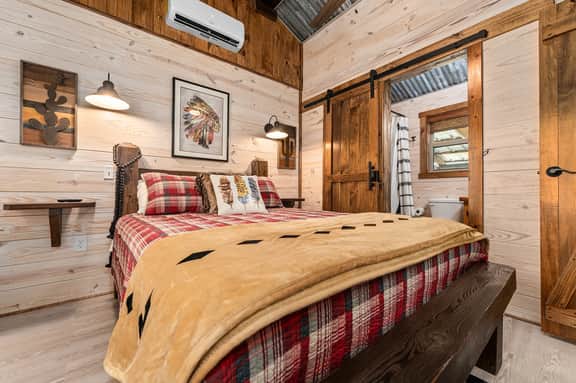 Broken Arrow - Private Escape, Hot Tub & Fire Pit - Image 2