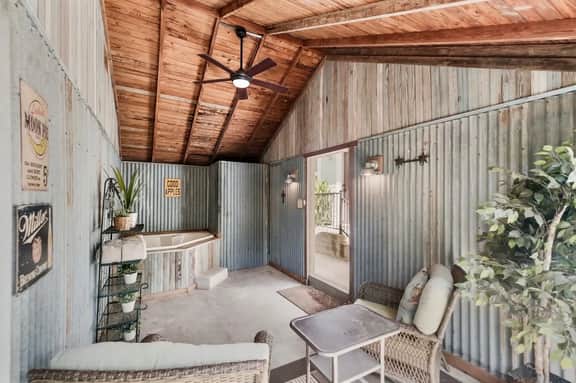 Bungalow on College - Close to Main, Outdoor oasis - Image 5