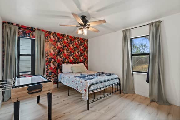 Das Green Dor - Sleeps 9, Hot Tub & Fire Pit - Image 5