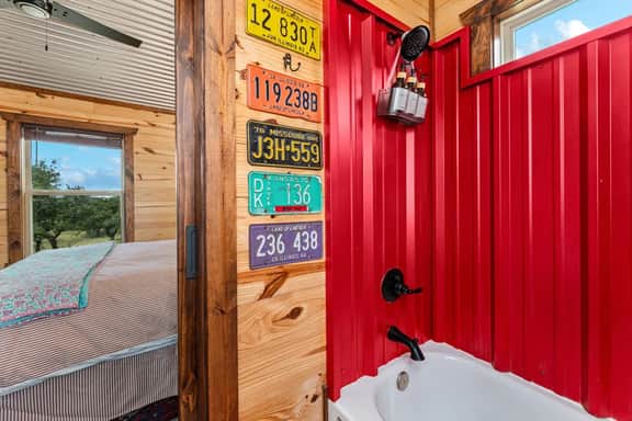 Hill Country Cabin - Cozy Rustic Getaway - Image 4