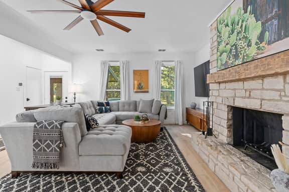 Three Dog Ranch - Pool, Game Room & Sleeps 18 - Image 4