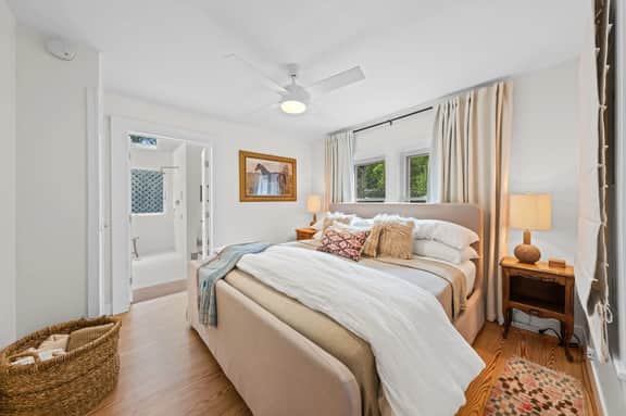 Perla's Place - Fire Place & 3 Blocks from Main - Image 3