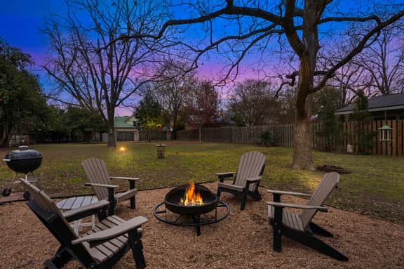 Primrose Cottage - Fire Pit & Close to Downtown - Image 5