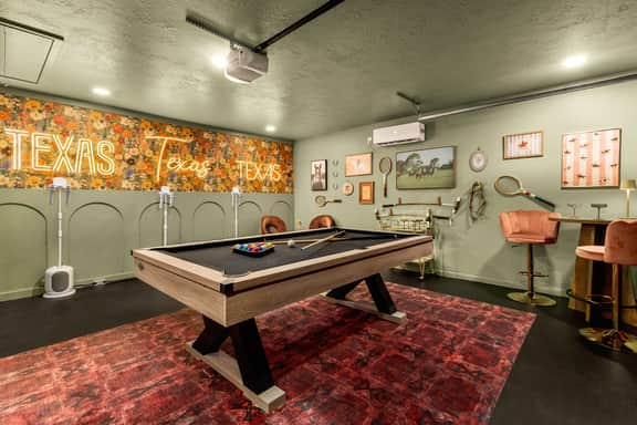 Polo Club - Sleeps 20, Hot Tub & Game Room - Image 4