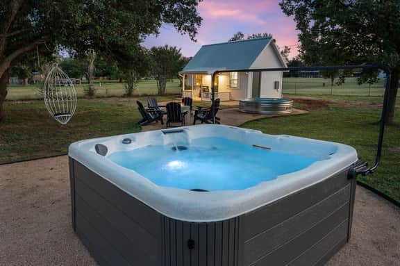 Bubble Bungalow - Cowboy Pool, Hot Tub & Firepit! - Image 4