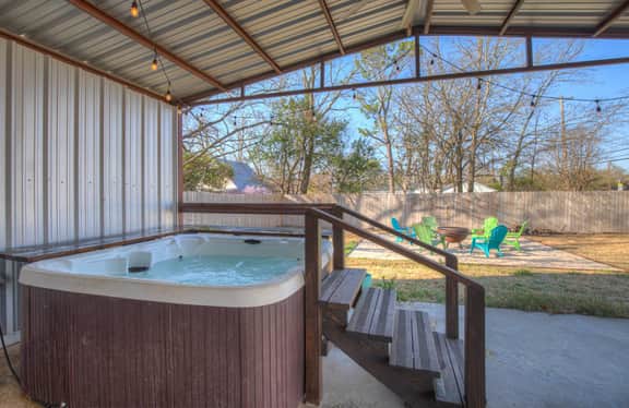 Hackberry Retreat: Hot Tub & Fire Pit - Image 3