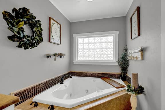 Bell Haus - Hot Tub, Fire Pit & Walk to Main St - Image 5