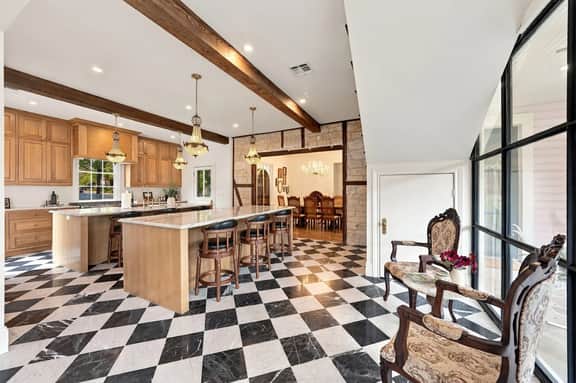 Kuenemann Estate - Pool Table & Poker Room - Image 4