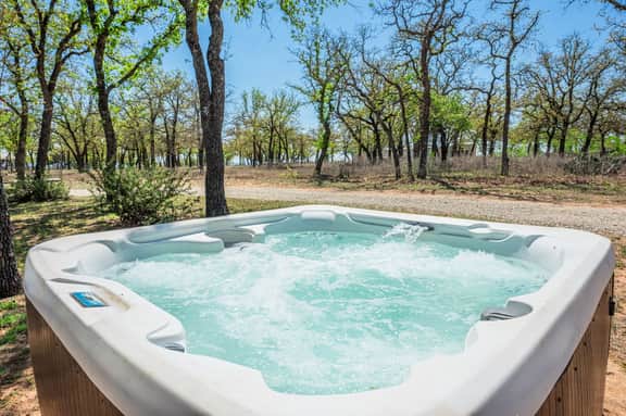 The Vineyards: Cabin 3 - Private Hot Tub & Shared Pool - Image 4
